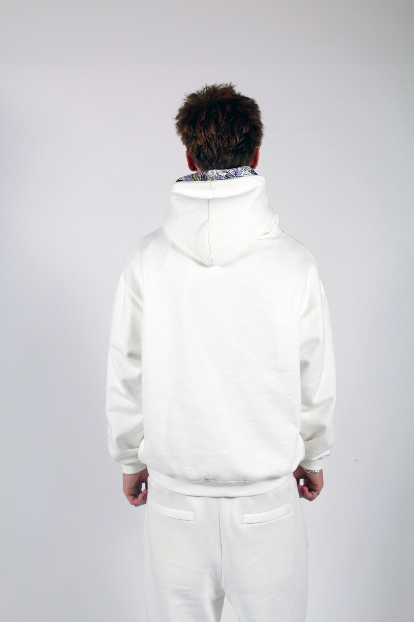 001 HOODIE WHITE