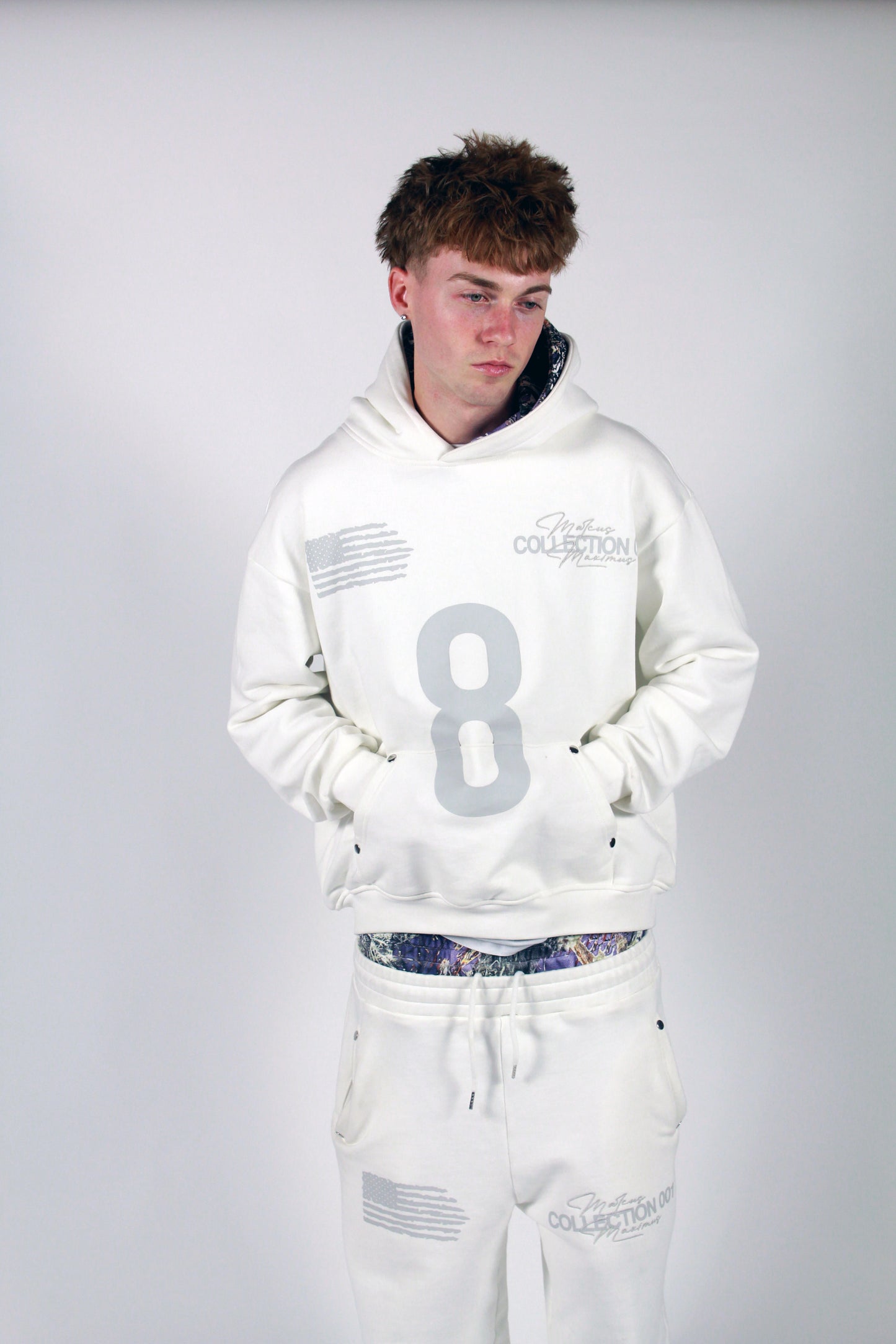 001 HOODIE WHITE