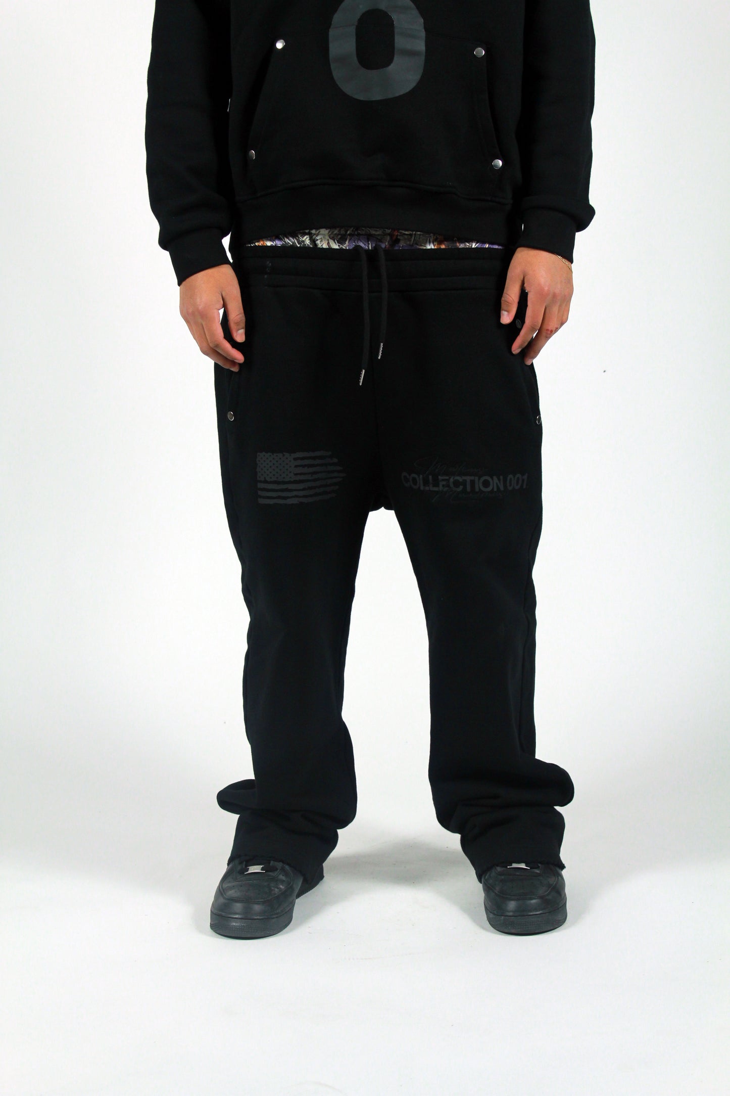 001 SWEATS BLACK