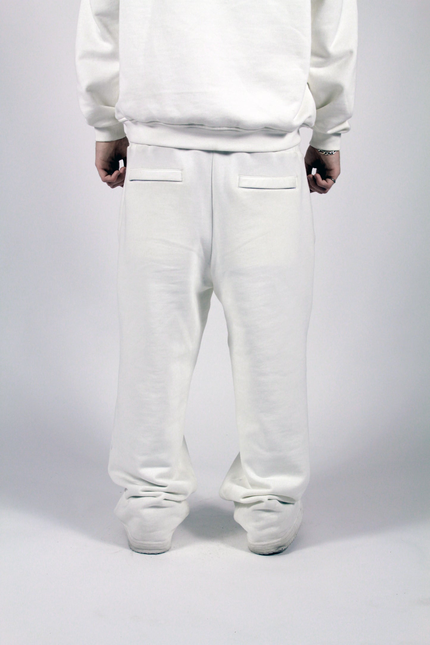 001 SWEATS WHITE