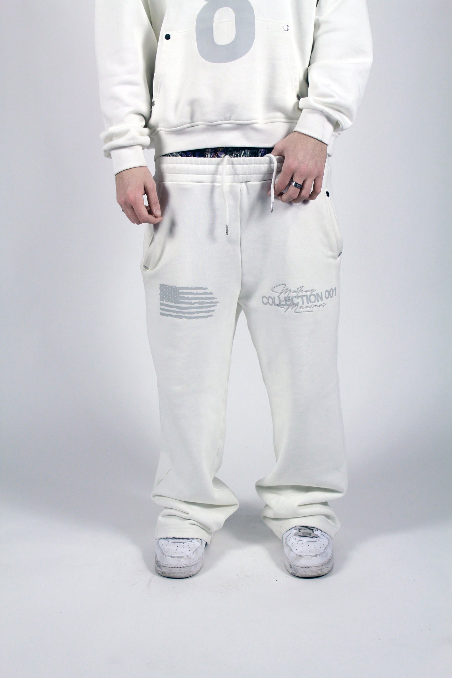 001 SWEATS WHITE