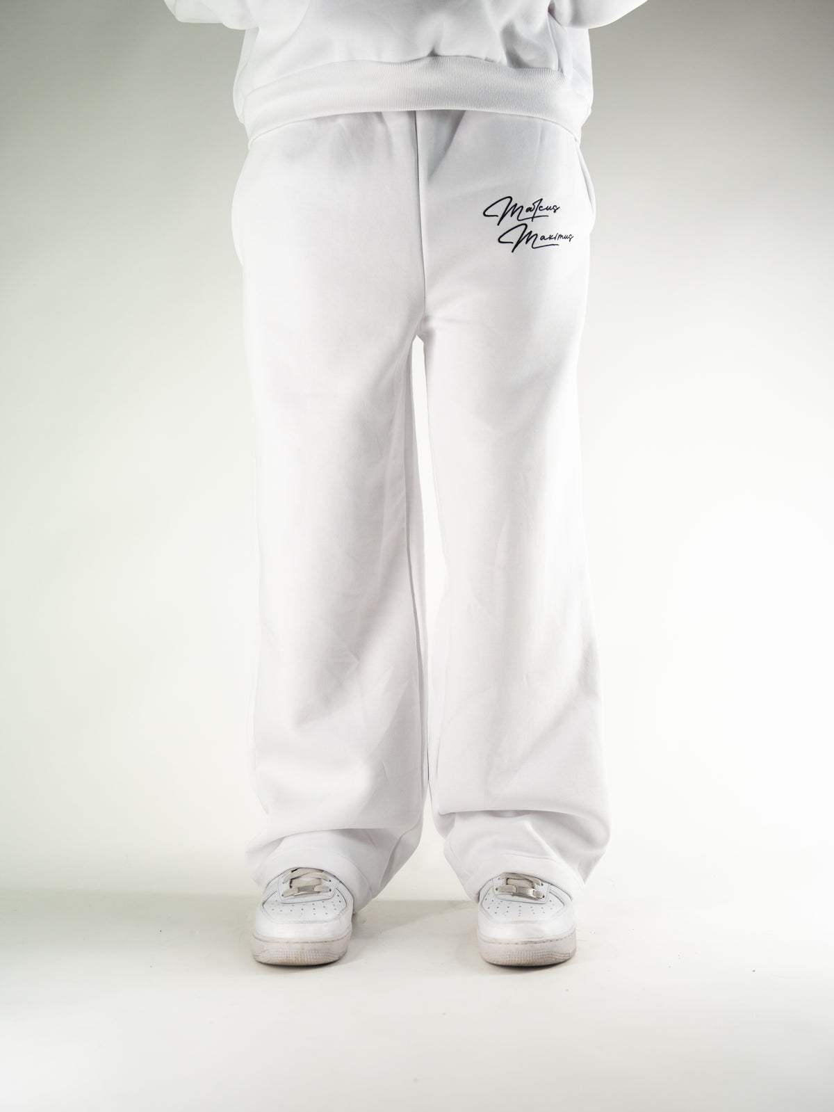 WHITE BUBBLE SWEATS