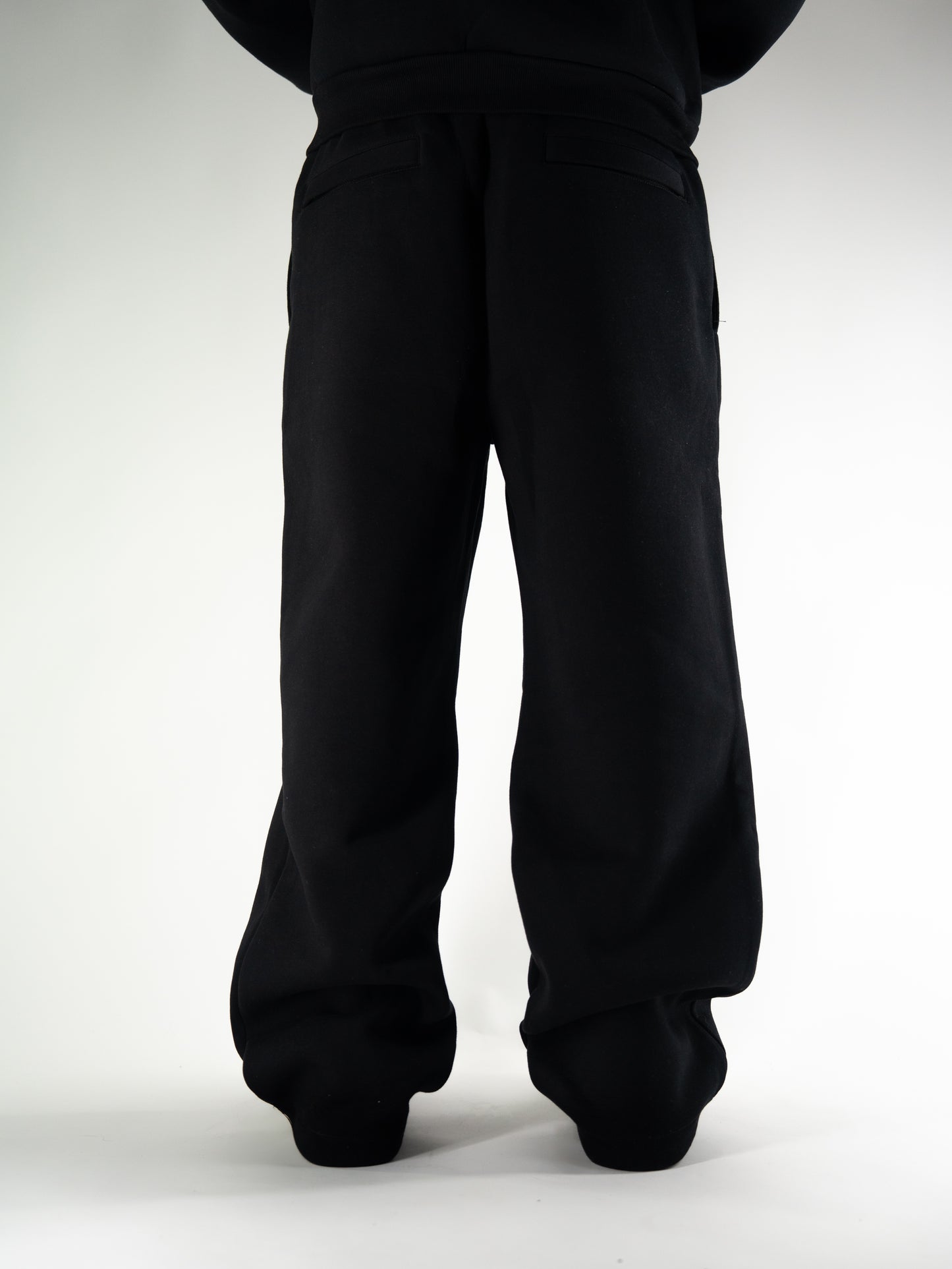 BLACK BUBBLE SWEATS