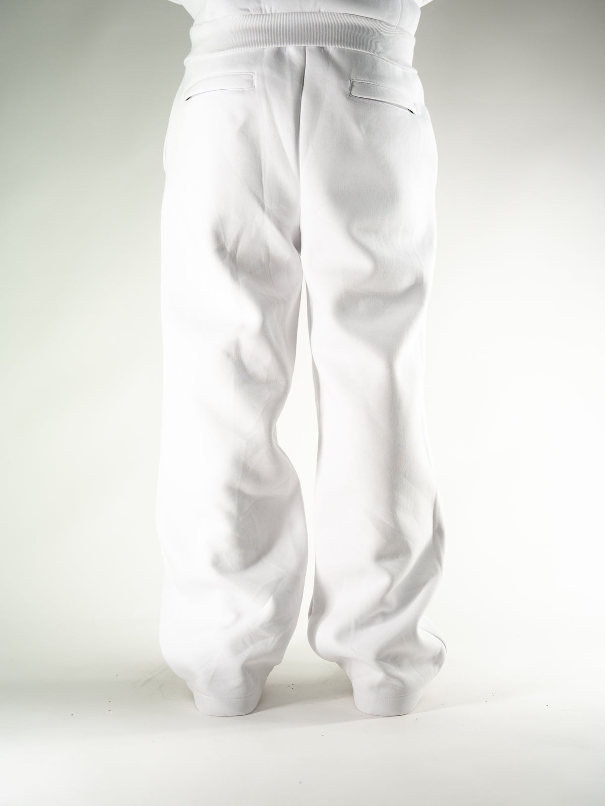 WHITE BUBBLE SWEATS